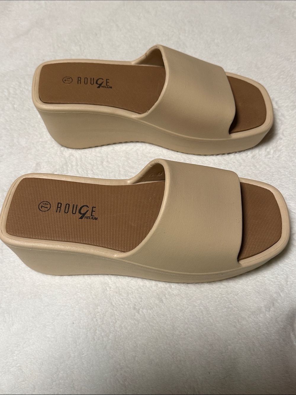 Rouge Helium Beige Platform Sandals